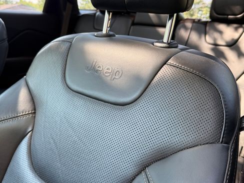 Used 2014 Jeep Cherokee Limited w/ Technology Group AWD/4WD image 16