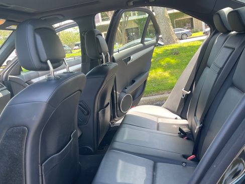 Used 2010 Mercedes-Benz C 300 Sedan image 6