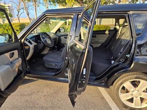 Used 2010 Kia Soul ! image 10