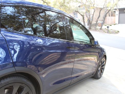 Used 2022 Tesla Model X image 10