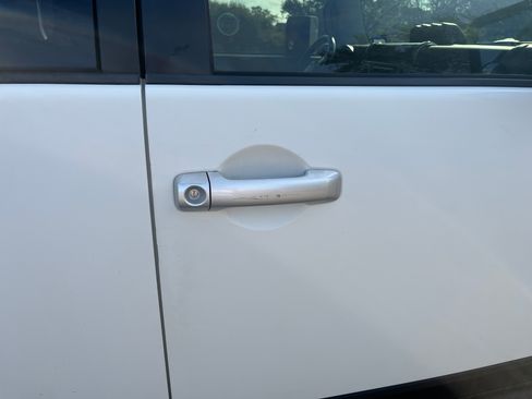 Used 2012 Toyota FJ Cruiser Sport Utility 2D w/ Upgrade Pkg image 18