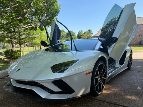 Used 2018 Lamborghini Aventador S AWD/4WD image 1