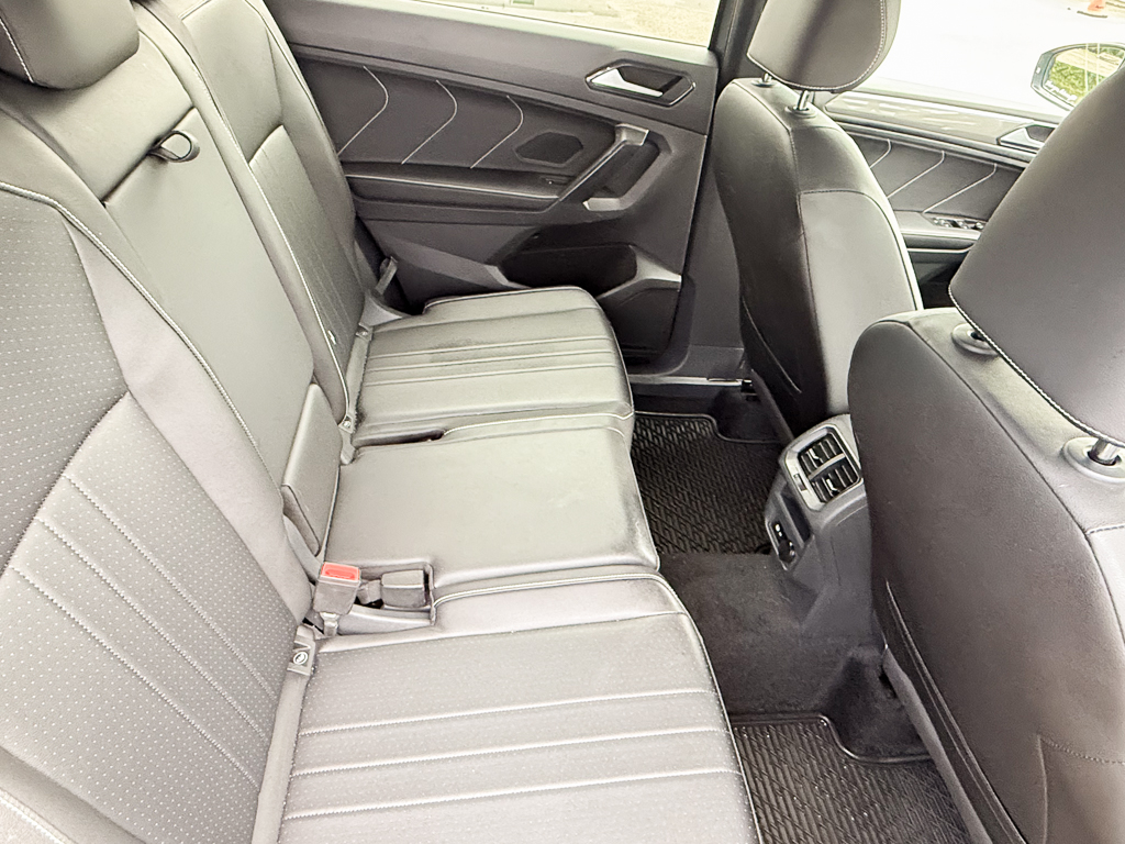 Used 2024 Volkswagen Tiguan SE R-Line FWD image 12
