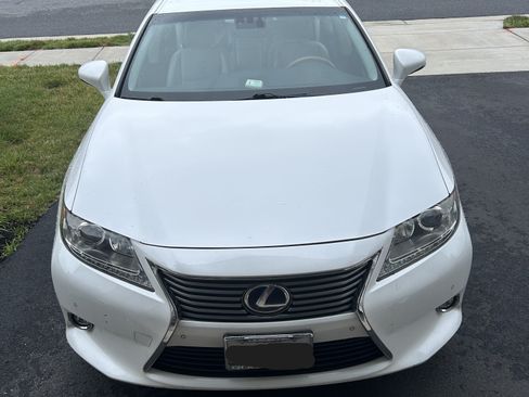 Used 2015 Lexus ES 300h w/ Navigation System Package FWD image 10