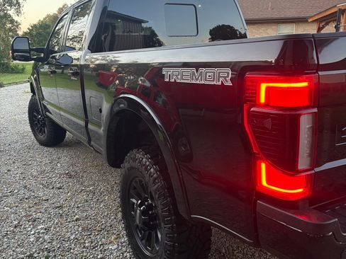 Used 2022 Ford F350 Lariat w/ Tremor Off-Road Package AWD/4WD image 6