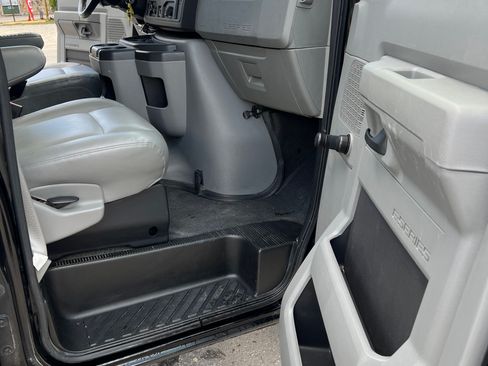 Used 2010 Ford E-250 and Econoline 250 image 12