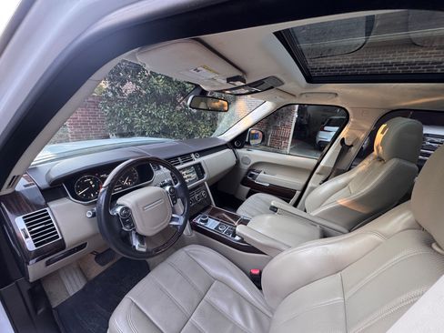 Used 2015 Land Rover Range Rover HSE image 9