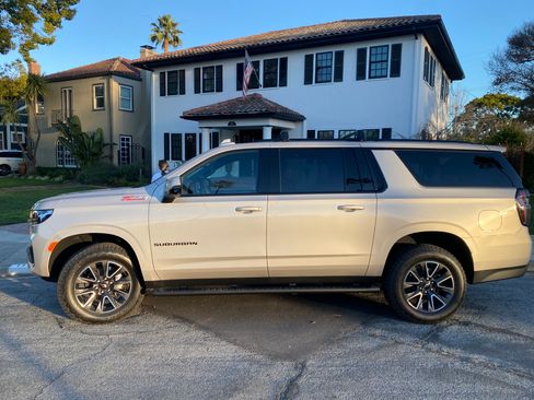 Used 2022 Chevrolet Suburban Z71 w/ Luxury Package image 6