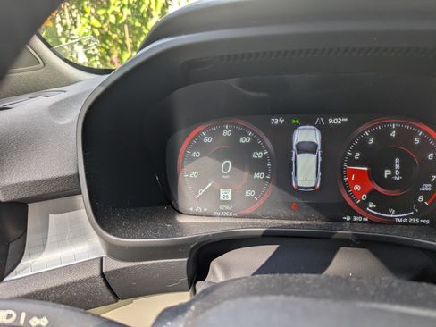 Used 2020 Volvo XC40 T5 Momentum w/ Protection Package Premier image 5