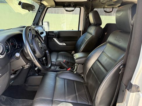Used 2012 Jeep Wrangler Sahara w/ Connectivity Group AWD/4WD image 9