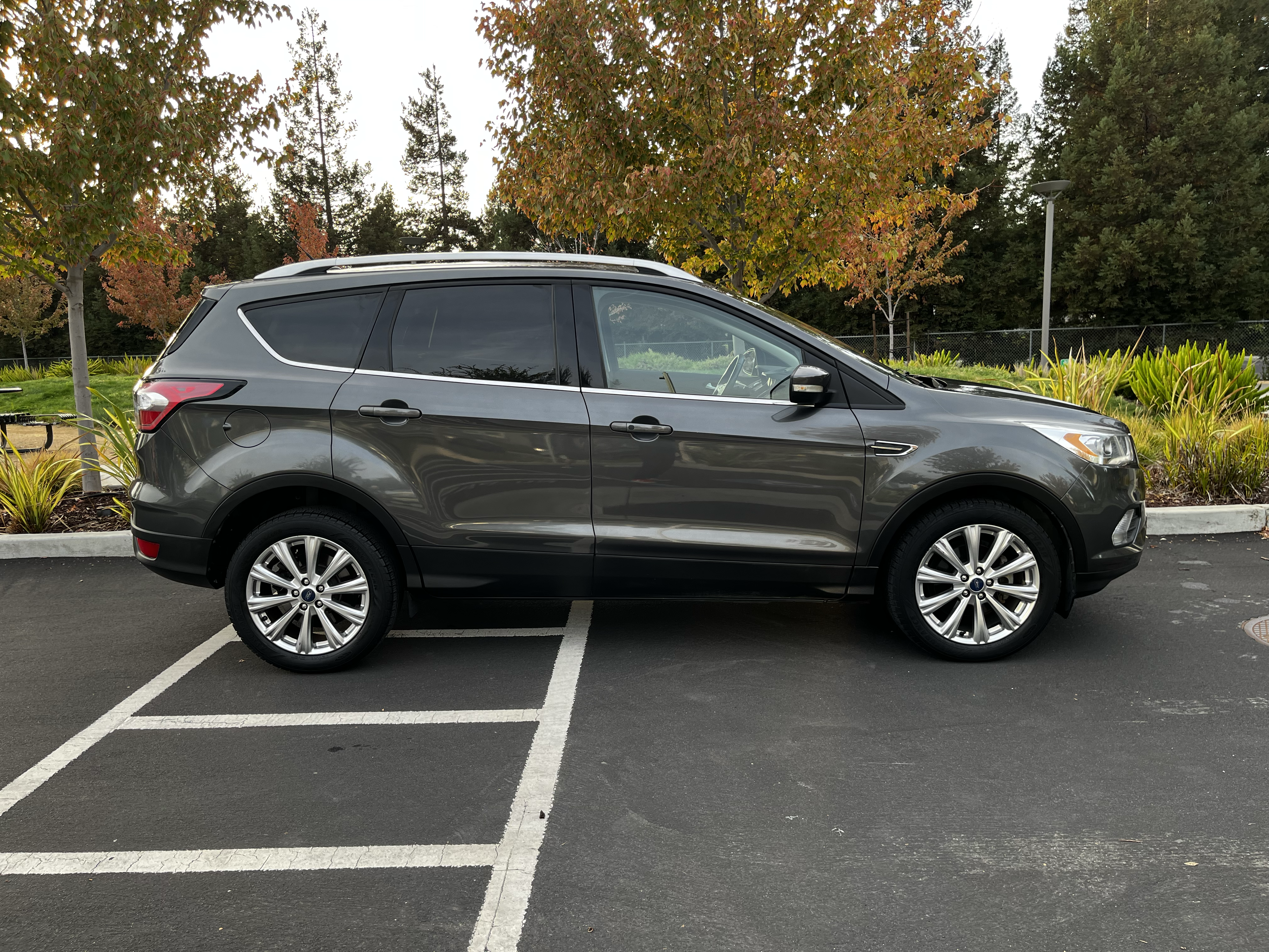 Used 2017 Ford Escape Titanium FWD image 12