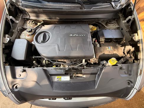 Used 2014 Jeep Cherokee Limited w/ Technology Group AWD/4WD image 24