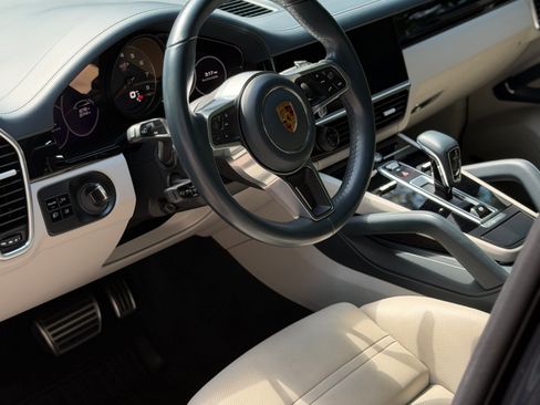 Used 2021 Porsche Cayenne GTS AWD/4WD image 12
