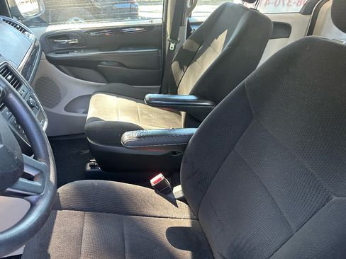 Used 2013 Dodge Grand Caravan American Value Package image 4