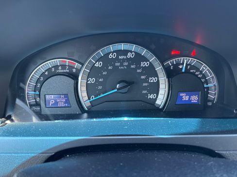 Used 2012 Toyota Camry SE FWD image 6