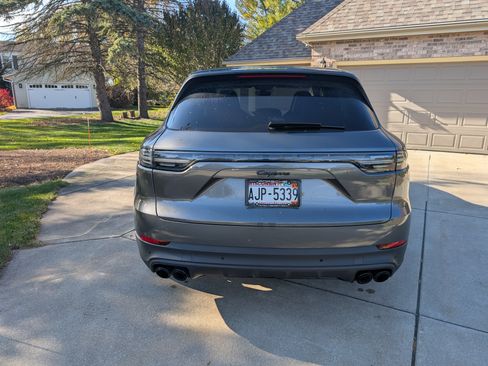 Used 2020 Porsche Cayenne E-Hybrid image 12