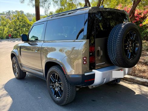 Used 2023 Land Rover Defender 90 SE image 5