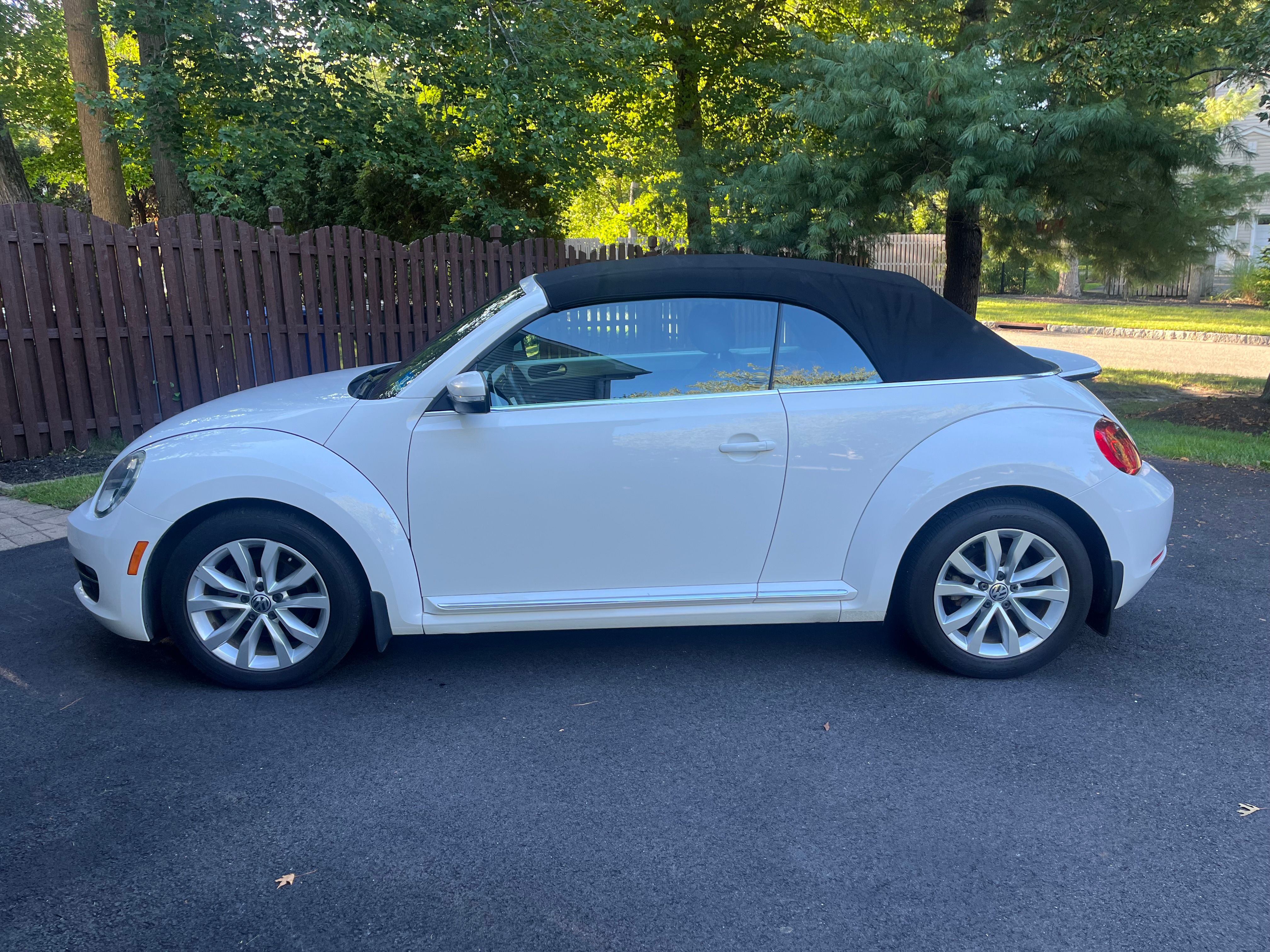 Used 2013 Volkswagen Beetle TDI FWD image 14
