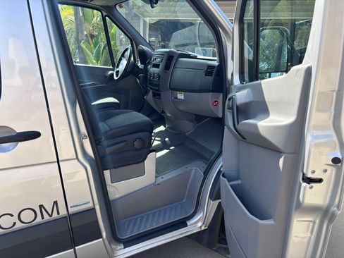 Used 2013 Mercedes-Benz Sprinter 2500 image 13