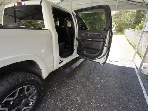 Used 2025 RAM 1500 Laramie AWD/4WD image 13