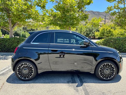 Used 2024 FIAT 500 e FWD image 6
