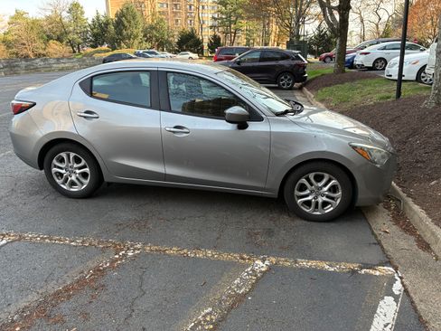 Used 2016 Scion iA image 4
