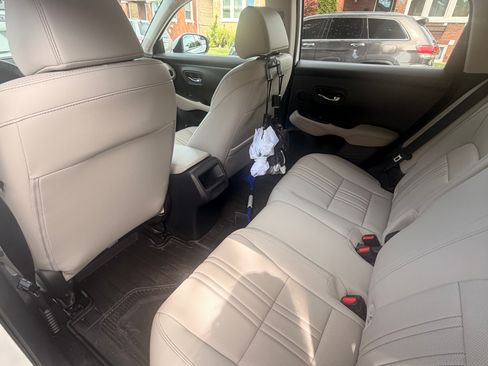 Used 2025 Honda HR-V EX-L image 9