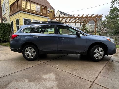 Used 2015 Subaru Outback 2.5i AWD/4WD image 2