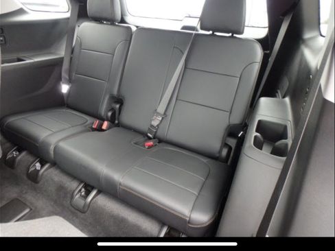 Used 2018 Chevrolet Traverse Premier w/ Redline Edition image 23