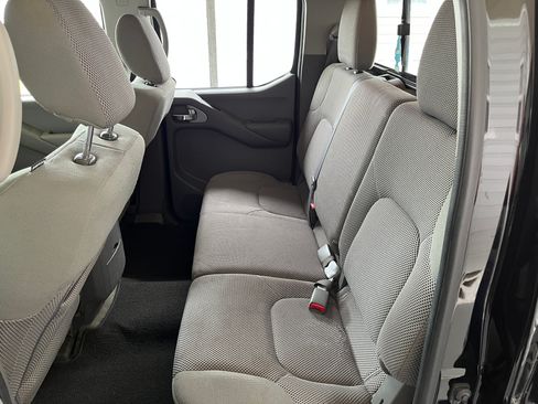 Used 2014 Nissan Frontier SV w/ SV Value Truck Package RWD image 16