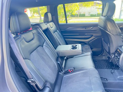 Used 2024 Jeep Grand Cherokee L Laredo RWD image 21