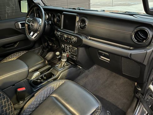 Used 2021 Jeep Gladiator Overland image 13