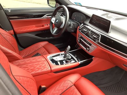 Used 2020 BMW 750i xDrive w/ Autobahn Package image 21