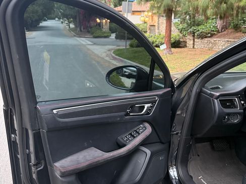 Used 2018 Porsche Macan GTS w/ Premium Package Plus image 14