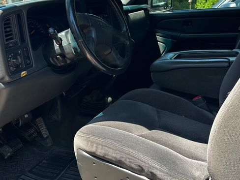 Used 2004 GMC Sierra 2500 SLE w/ Skid Plate Package image 6