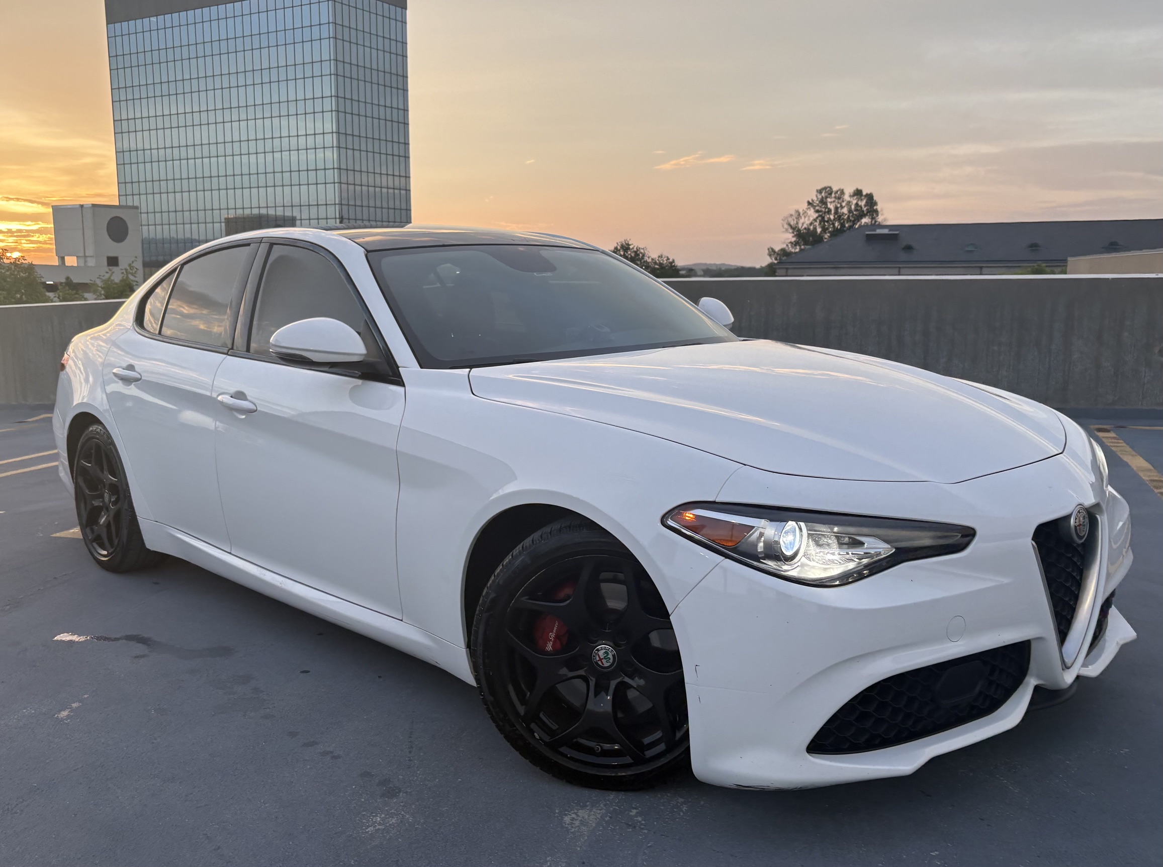 Used 2019 Alfa Romeo Giulia w/ Quick Order Package 22K Sport RWD image 10