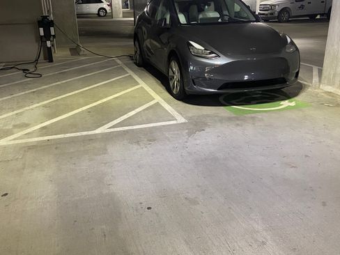 Used 2022 Tesla Model Y Long Range image 12