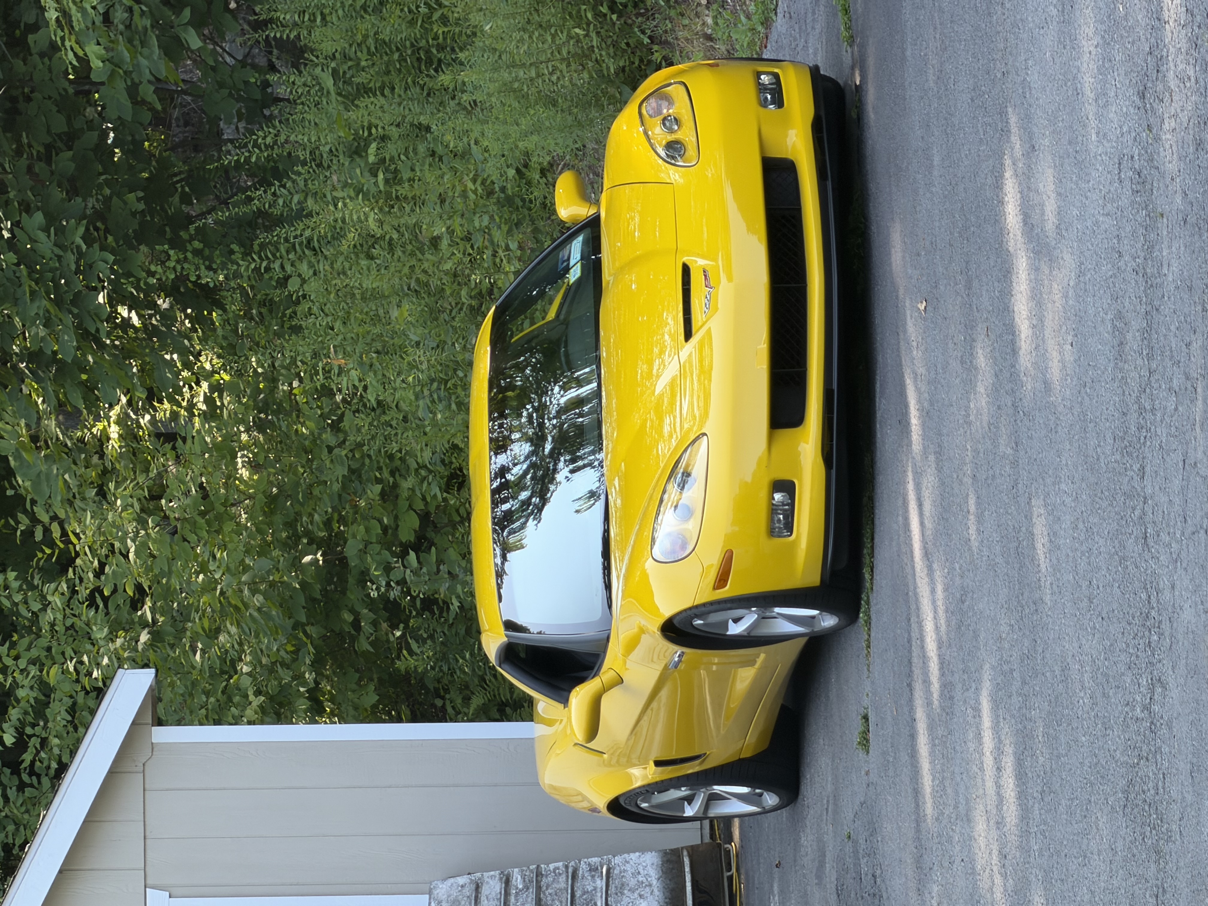Used 2010 Chevrolet Corvette Grand Sport w/ Preferred Equipment Group RWD image 2