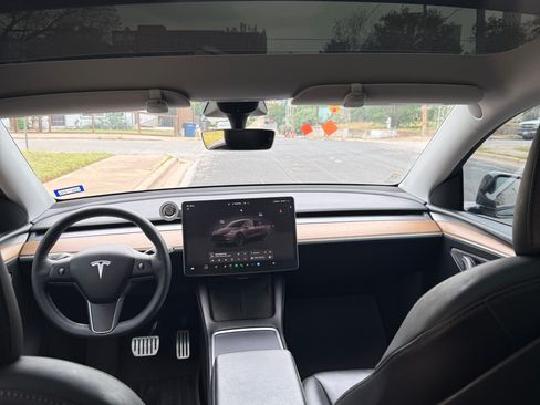 Used 2022 Tesla Model Y Performance image 23