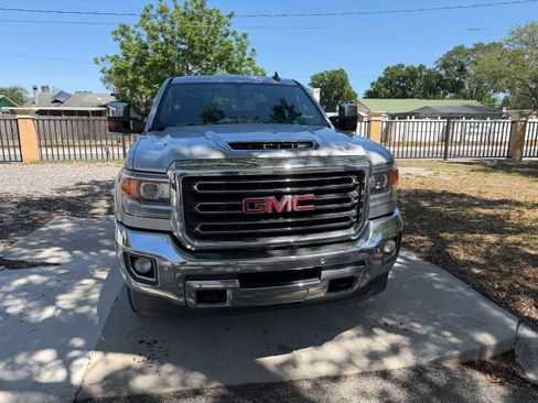 Used 2018 GMC Sierra 2500 SLT w/ Duramax Plus Package image 2