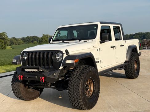 Used 2021 Jeep Gladiator Sport AWD/4WD image 10