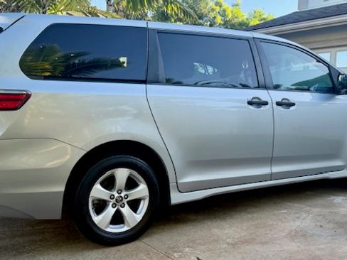 Used 2020 Toyota Sienna L image 8