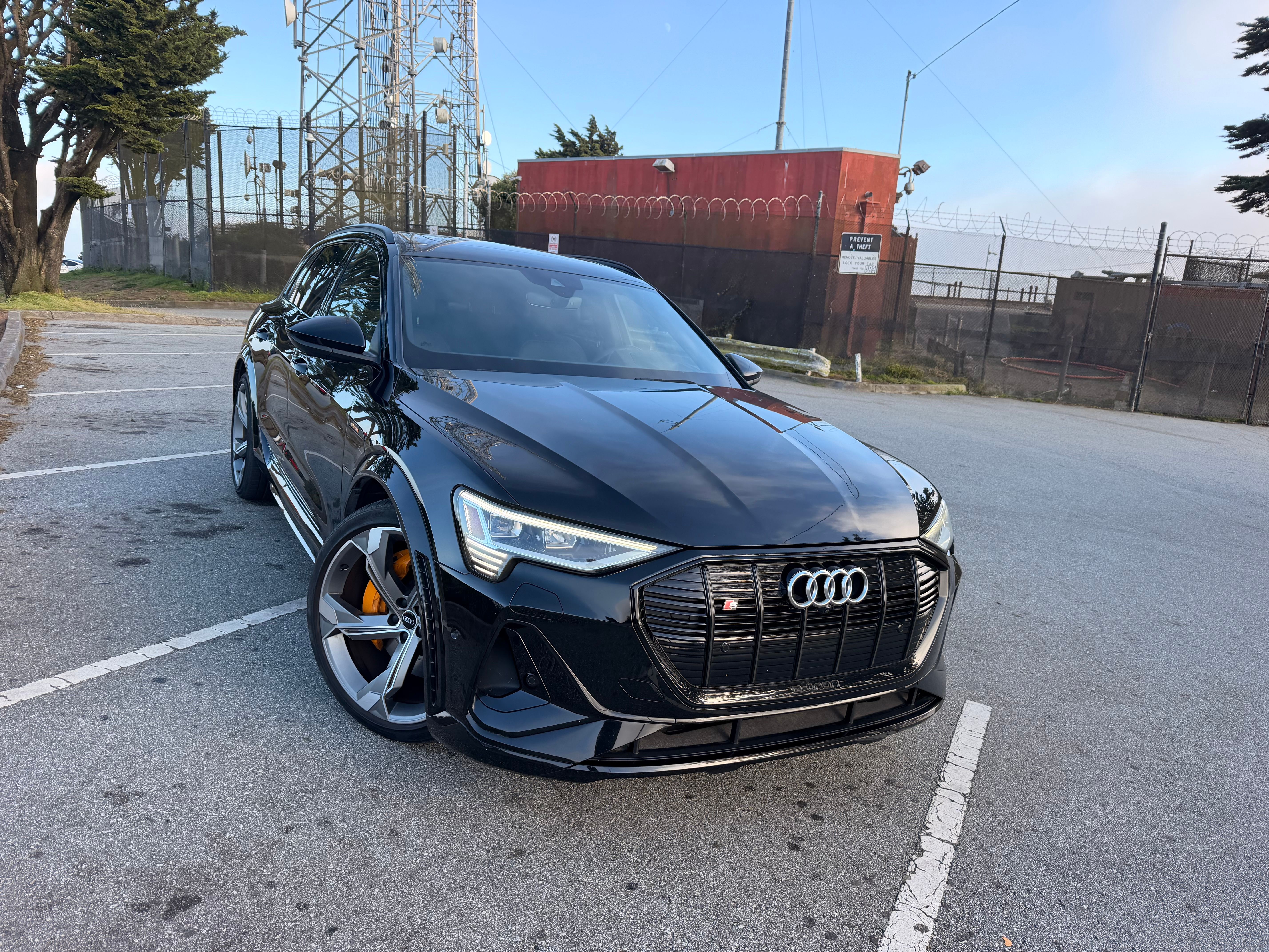 Used 2022 Audi e-tron S Prestige w/ Prestige Package AWD/4WD image 4