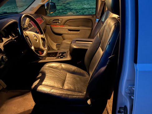 Used 2013 Chevrolet Tahoe LT w/ Luxury Package image 8