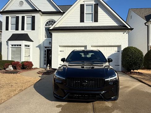 Used 2024 Volvo XC60 B5 Ultimate w/ Protection Package Premier image 8