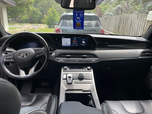 Used 2021 Hyundai Palisade Calligraphy image 4