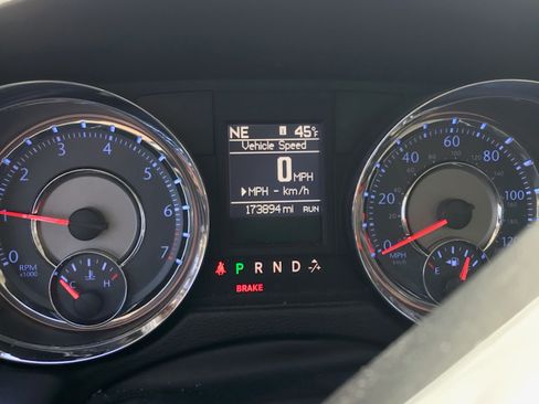 Used 2014 Chrysler Town & Country Touring-L w/ Driver Convenience Group image 6