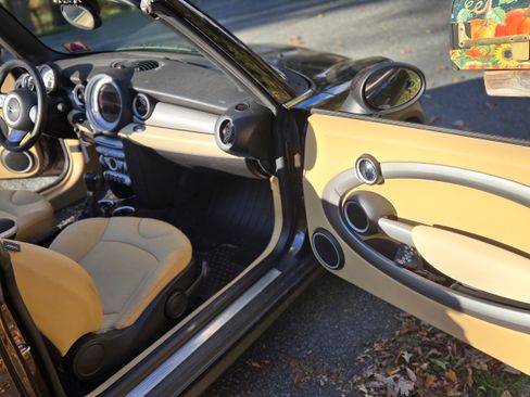 Used 2009 MINI Cooper Convertible image 12