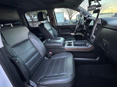 Used 2017 GMC Sierra 2500 Denali w/ Duramax Plus Package image 12