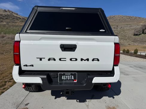 Used 2025 Toyota Tacoma TRD Off-Road w/ TRD Off Road Premium Package image 8